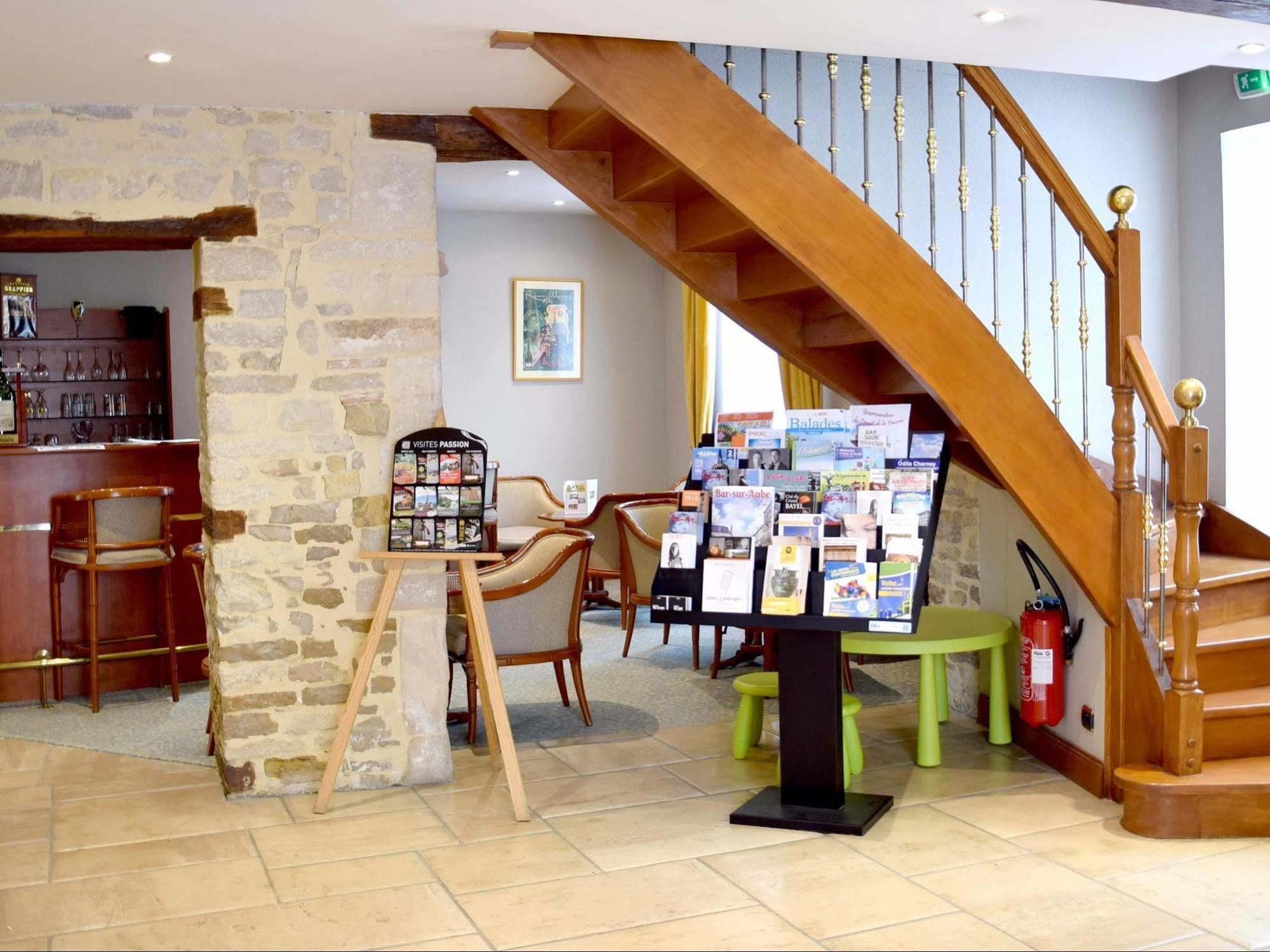 Logis Le Saint Nicolas Bar-sur-Aube Exterior foto